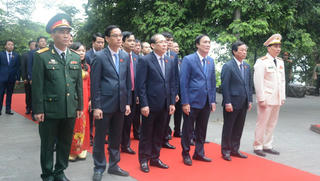 Đoàn đại biểu Đảng bộ tỉnh dâng hương tưởng niệm các Vua Hùng
