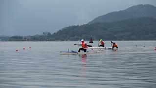Giải đua thuyền Cúp Canoeing toàn quốc chính thức khởi tranh tại Hồ Núi Cốc