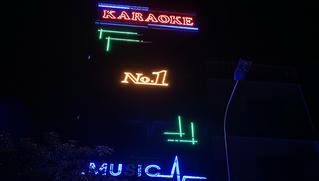Rủ nhau vào quán karaoke sử dụng ma túy 