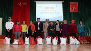 Báo Pháp Luật Việt Nam tiếp nối “Hành trình kết nối yêu thương” tại xã Trường Sơn (Bắc Giang)