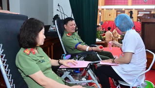 Biểu dương 28 cá nhân nhiều lần hiến máu tình nguyện
