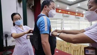 Ra mắt áo chống nhiệt cho nhân viên y tế chống dịch 