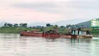 Xử phạt các đối tượng khai thác cát trái phép trên sông Đà