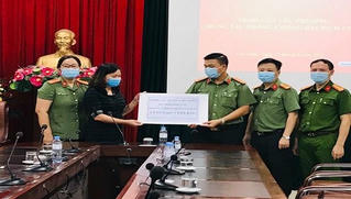 Trao gửi yêu thương, chung tay phòng chống dịch COVID-19