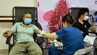 “Thái Nguyên sẻ giọt máu đào - Trao tặng đồng bào miền Nam”