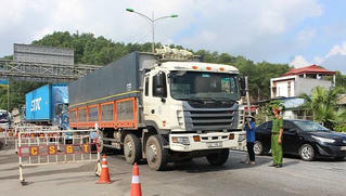 Xử phạt hơn 400 trường hợp không đeo khẩu trang, 'né chốt' kiểm soát dịch