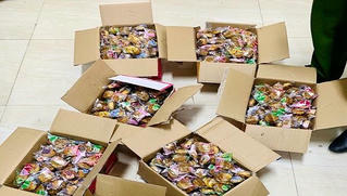 Ham rẻ, mua bánh trung thu trôi nổi về bán dịp Trung thu