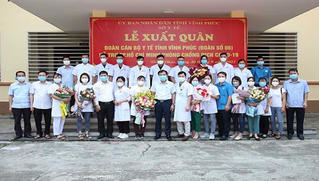 Đoàn cán bộ y tế Vĩnh Phúc lên đường chi viện miền Nam chống dịch COVID-19
