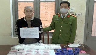 Điện Biên: Bắt đối tượng vận chuyển nhiều bánh hêrôin và trên 4.000 viên ma túy tổng hợp