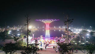 Chiêm ngưỡng cây ánh sáng nghệ thuật “độc nhất” tại Danko City