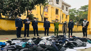 Vĩnh Phúc: Đội quản lý thị trường số 3 giám sát tiêu hủy hàng hóa do vi phạm hành chính