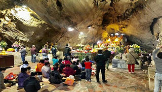 Chùa Hương ngày mở cửa chính thức đón khách trở lại