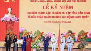 Kỷ niệm 190 năm thành lập, 25 năm tái lập, Bắc Ninh đón nhận Huân chương Lao động hạng Nhất