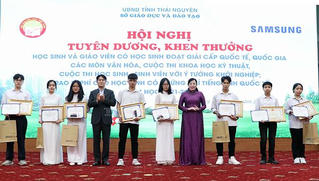 Thái Nguyên: Tuyên dương, khen thưởng học sinh và giáo viên có thành tích cao
