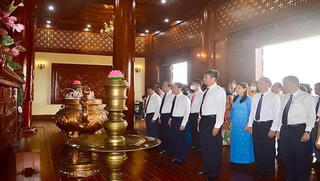 Yên Bái: Các lãnh đạo tỉnh báo công và dâng hương tưởng niệm Chủ tịch Hồ Chí Minh