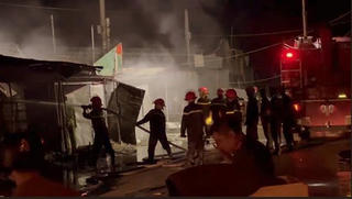 Điện Biên: Cháy lớn ở Chợ Mường Thanh, nhiều gian hàng bị thiêu rụi