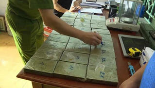 Phú Thọ: Bắt đối tượng vận chuyển trái phép 30 bánh heroin