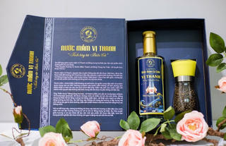 Hộp Quà Tết 'Đặc Biệt': Nước mắm Vị thanh kết hợp Đông trùng hạ thảo