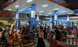 Bản tin trưa 11/11: Giải quyết dứt điểm tình trạng thiếu xăng dầu cục bộ