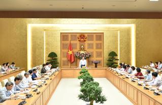 Bản tin sáng 19/04: Chính phủ đồng ý đề xuất giảm thuế VAT xuống 8%