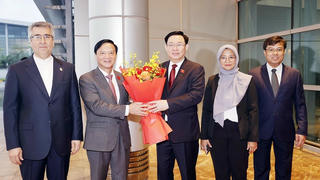 Bản tin trưa 4/8: Chủ tịch Quốc hội lên đường tham dự AIPA-44, thăm Indonesia và Iran 