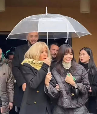 Điểm tin showbiz 23/01: Lisa (Blackpink) xuất hiện cùng đệ nhất phu nhân Pháp 