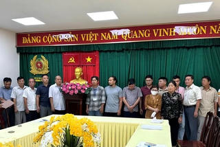 Điểm tin Pháp luật 10/05: Khởi tố 23 đối tượng đường dây buôn lậu xăng từ Singapore về Việt Nam