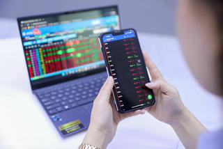 Bản tin tổng hợp 15/08: Ngừng giao dịch chứng khoán online nếu không cập nhật CCCD 