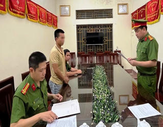 Điểm tin Pháp luật 16/09: Phát hiện vụ vận chuyển 12 con rắn hổ chúa sống và 3 bình rượu rắn