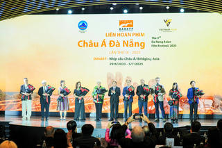 Điểm tin Showbiz 01/07: Chính thức khai mạc LHP châu Á Đà Nẵng 2025