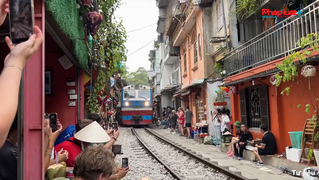 Hà Nội: Đề nghị giải tỏa hàng quán tụ điểm cà phê đường tàu