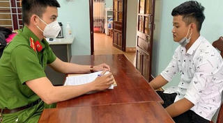 Quảng Nam: Hai thanh niên bắt trói nữ nhân viên trong nhà vệ sinh để cướp tài sản
