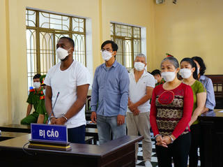 Sập bẫy nhóm đàn ông ngoại quốc, 97 quý bà Việt mất hơn 27 tỷ đồng 