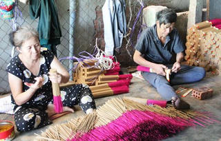 Hình ảnh tất bật ngày cuối năm ở làng hương cổ xứ Quảng