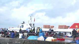 Biển động, tạm dừng tàu tuyến Sa Kỳ - Lý Sơn (Quảng Ngãi)