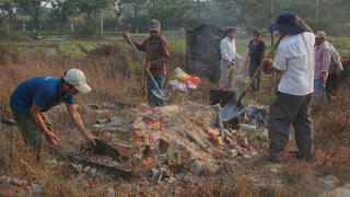 Di dời 447 mộ vắng chủ thuộc dự án làng Đại học Đà Nẵng