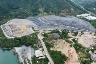 Truy tìm mùi hôi bốc ra từ bãi rác Khánh Sơn (Đà Nẵng)