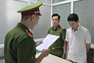 Bắt giám đốc 'rút ruột' tiền của công ty để trả nợ