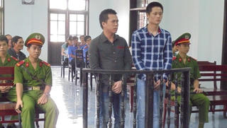 Giật túi xách của sinh viên, hai thanh niên lãnh án 