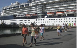 Cảng Chân Mây đón thêm 2.100 khách quốc tế