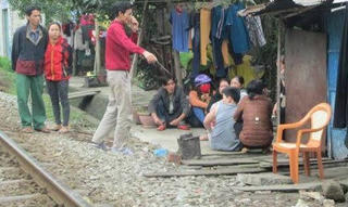 Băng qua đường sắt, một cụ bà bị tàu kéo tử vong 