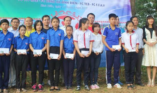 Huế: Tiếp sức đến trường cho học sinh nghèo hiếu học