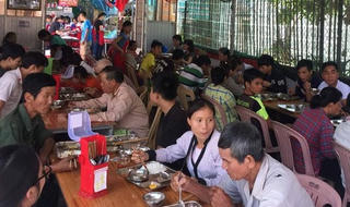 Quán cơm 5.000 đồng giữa lòng Cố đô