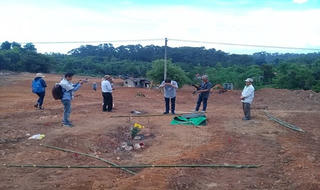 Tìm thấy bia mộ nghi là của vợ Vua Tự Đức bị san ủi ở công trình bãi giữ xe
