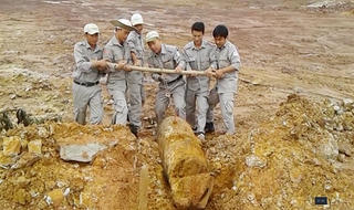 Phát hiện bom 'khủng' khi san lấp mặt bằng khu tái định cư 