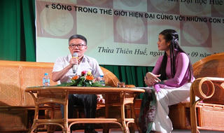 Giáo sư Ngô Bảo Châu giao lưu với sinh viên Huế