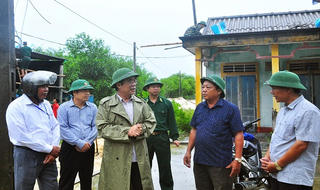 Lãnh đạo Quảng Trị kiểm tra công tác phòng, chống bão số 10