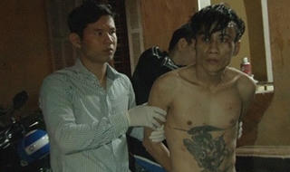 Bắt 'con nghiện' nhiễm HIV dùng dao cướp xe máy