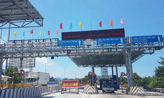 Xuất hiện tài xế dùng tiền lẻ qua trạm BOT Phước Tượng – Phú Gia