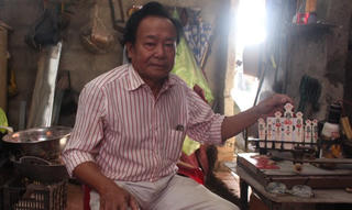 Gặp nghệ nhân làm xăm hường duy nhất tại Huế 